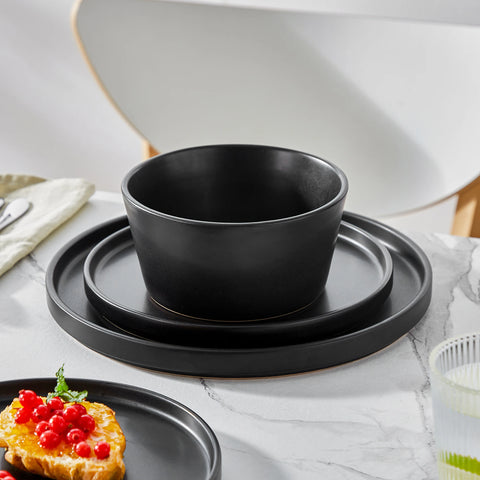 Black reactive glaze bowl, close view of the glaze